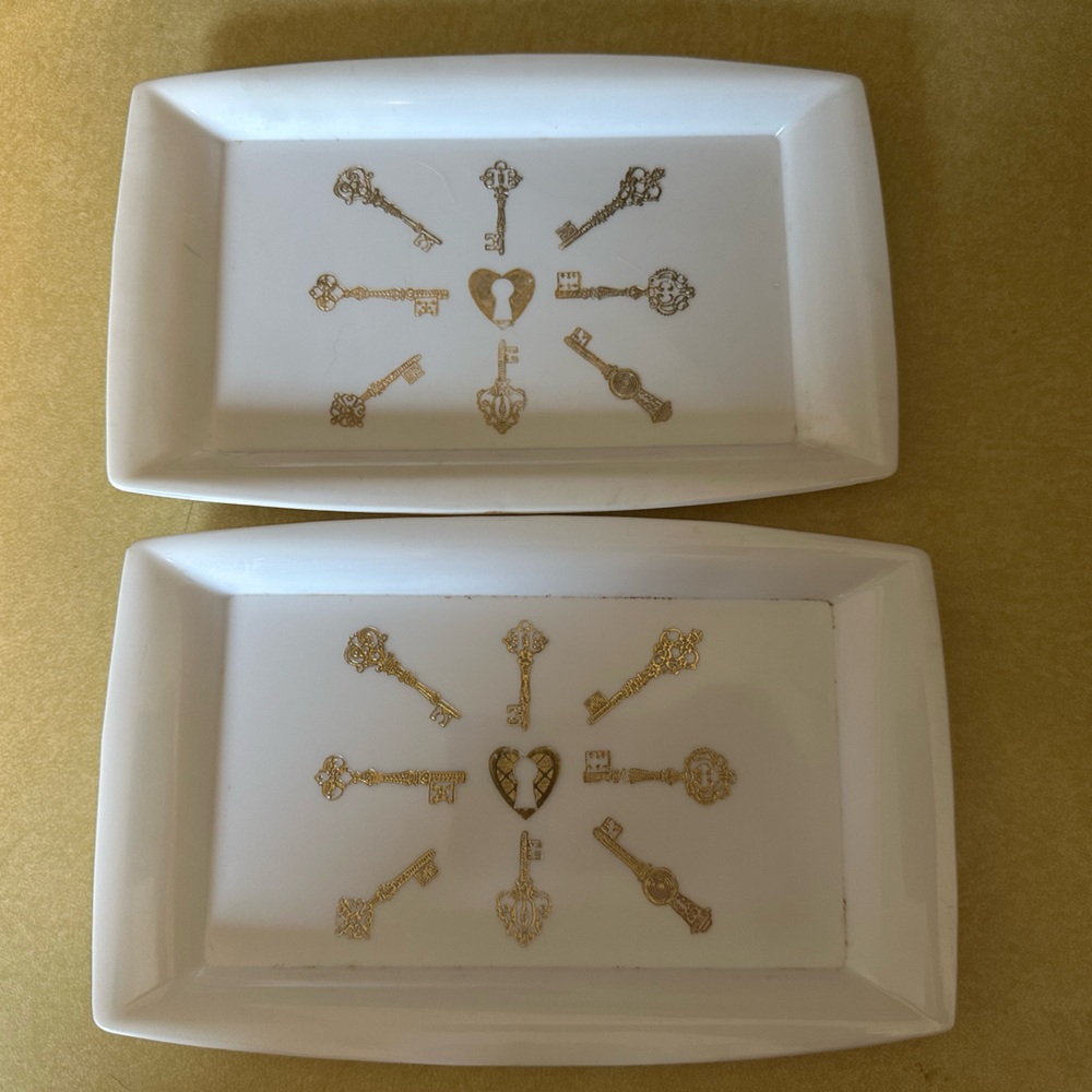 Cream celluloid/Bakelite(?) Trays with Gold Key and heart Design